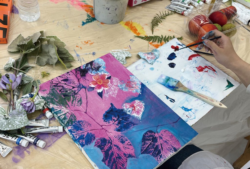 大人のための、油彩講座。—絵の具が響く花のイメージ。